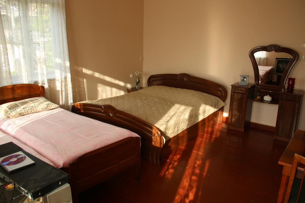 Achi Guest House Makhinjauri Rum bild